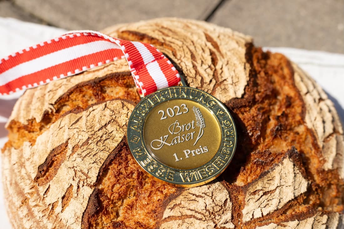 Prämiertes Bauernbrot vom Dismas Hof mit Medaille